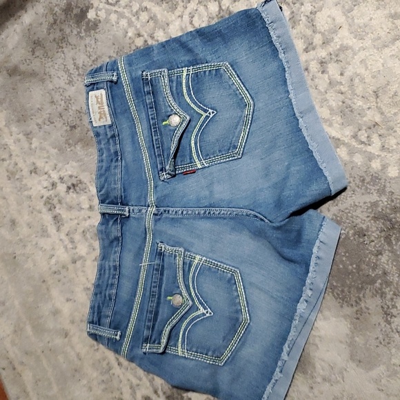 Levi’s jean shorts with Green trimming size 13 - Picture 3 of 5
